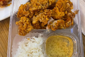 ข้าวไก่ซอสน้ำปลา