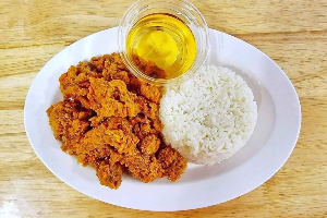 ข้าวไก่วิงซ์ซอสน้ำปลา