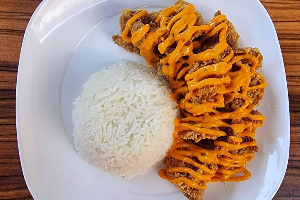 ข้าวไก่ทอดพิซซ่าซีส