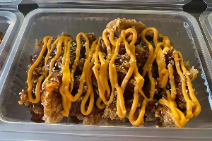 ไก่ไม่มีกระดูกราดซอสเกาหลี+ราดชีส
