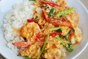 1-4 ผัดผงกะหรี่ราดข้าว