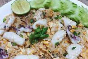 3-8 ข้าวผัดหมึก