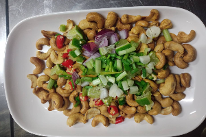 ยำเม็ดมะม่วงหิมพานต์