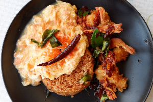 Fried Rice Tom Yum Sauce with Crispy Shrimp & Scrambled Eggs Shrimp Paste // ข้าวผัดต้มยำกุ้งกรอบไข่ข้น
