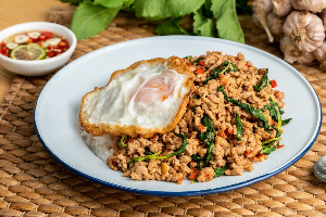 ข้าวผัดกระเพรา
