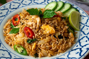 ข้าวราดผัดพริกแกง