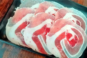 สามชั้นม้วนกลม (pork belly roll slice)