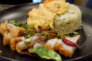 Fried Rice Chili Salt with Crispy Belly Pork & Scrambled Eggs Shrimp Paste // ข้าวผัดพริกเกลือหมูกรอบ ไข่ข้นมันกุ้ง