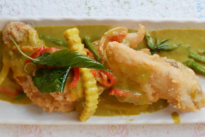 Deep Fried Sea Bass with Green Curry Sauce & Steamed Rice // ปลากะพงขาวทอดราดซอสเขียวหวาน พร้อมข้าวสวย