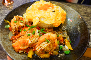 Stir-fried Shrimp Chili Salt with Scrambled Eggs Shrimp Paste & Steamed Rice // ข้าวกุ้งคั่วพริกเกลือ ไข่ข้นมันกุ้ง