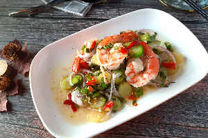 ยำคะน้าหวานกุ้งสด