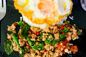 ข้าวกะเพราหมูสับ | Rice topped with Stir-fried Pork and Holy Basil