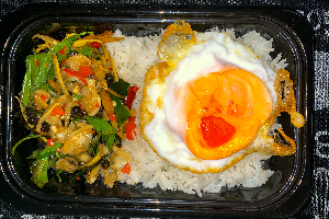 ข้าวหอยลายผัดฉ่า | Rice topped with Sizzling Fried Baby Clams