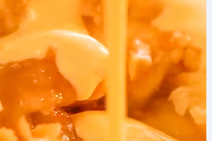 ไก่กรอบซอสไข่เค็มลาวา | Deep Fried Chicken with Salted Egg Yolk Flavour Sauce