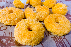 โดนัทกุ้งสอดไส้ชีส (ชิ้นละ) | Shrimp Donut with Cheese (each)