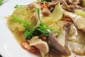 ผัดเกี้ยมฉ่ายกระเพาะหมู