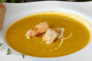 Carrot Soup with Bread // ซุปแครอท พร้อมขนมปัง
