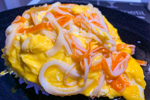 ข้าวไข่ข้นปูอัด | Creamy Omelet with Shredded Crab Stick on Rice