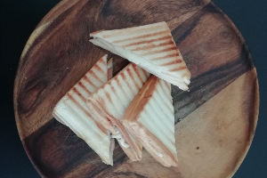 057 Chicken Ham Cheese Toast / แฮมไก่ชีสโทสต์