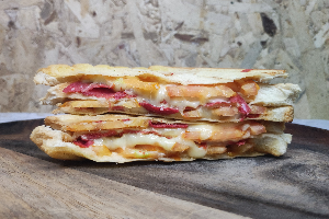 058 Sucuk Cheese Toast / ซูจุ๊กชีสโทสต์