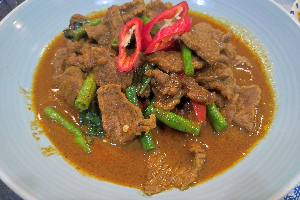 Pat Prik Gaeng ผัดพริกแกง