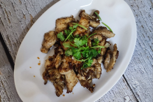 Fried Meat with garlic and pepper ทอดกระเทียม