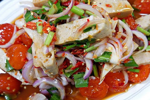ยำหมูยอไข่แดงเค็ม