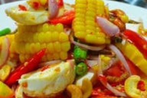 ยำข้าวโพดไข่เค็ม