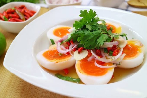 ยำไข่มะตูม