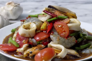 ตำเกาเหลากุ้งสด/กุ้งสุก (Fermented Anchovy and Prawn Papaya Salad))
