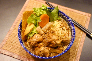 เตี๋ยวไก่ตุ๋น (ใหญ่)