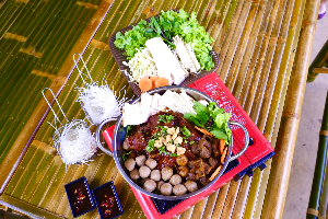 หม้อไฟแจ่วฮ้อนเนื้อ (ชุดใหญ่)