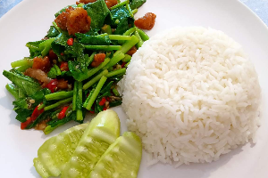 ข้าวคะน้าไก่ทอด