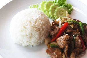 ผัดพริกไทยดำ ราดข้าว
