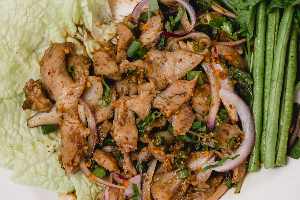 หมูน้ำตก