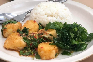 กะเพราเต้าหู้ไข่