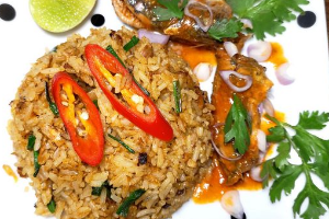 ข้าวผัดปลากระป่อง