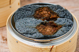 Steamed buns stuffed with Mueang Trang grilled pork