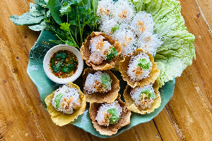เกี้ยวกุ้งลุยสวนน้ำจิ้มรสเด็ด