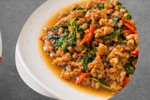 กระเพราะหมูสับ(ប៉ាត់កាផាវសាច់ជ្រូក)