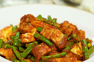 ผัดพริกแกง