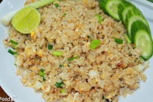 ข้าวผัดหมู จานใหญ่