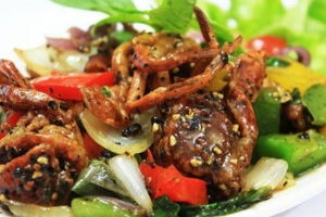 ปูนิ่มผัดพริกไทยดำ