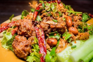 ลาบหมูทอด