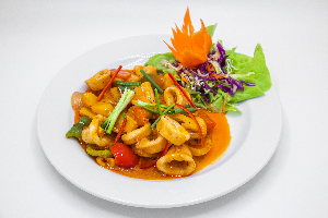 ปลาหมึกผัดไข่เค็ม ( Stir Fried Squid With Salted Egg )