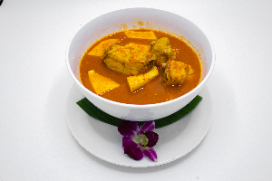 แกงส้มปลากะพงยอดมะพร้าว ( Hot And Sour Soup With Mixed Coconut Shoot And Sea Bass )