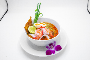 ก๋วยเตี๋ยวทะเลต้มยำ ( Tom Yum Noodles with Seafood )