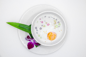 บัวลอยไข่หวาน ( Bua-Loy Kai Waan )