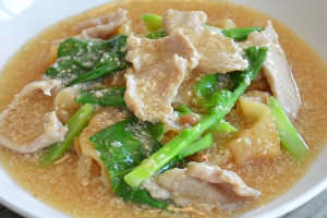 ราดหน้า 盖浇果条 