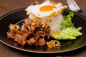 หมูกระเทียม 蒜末炒猪肉盖饭 